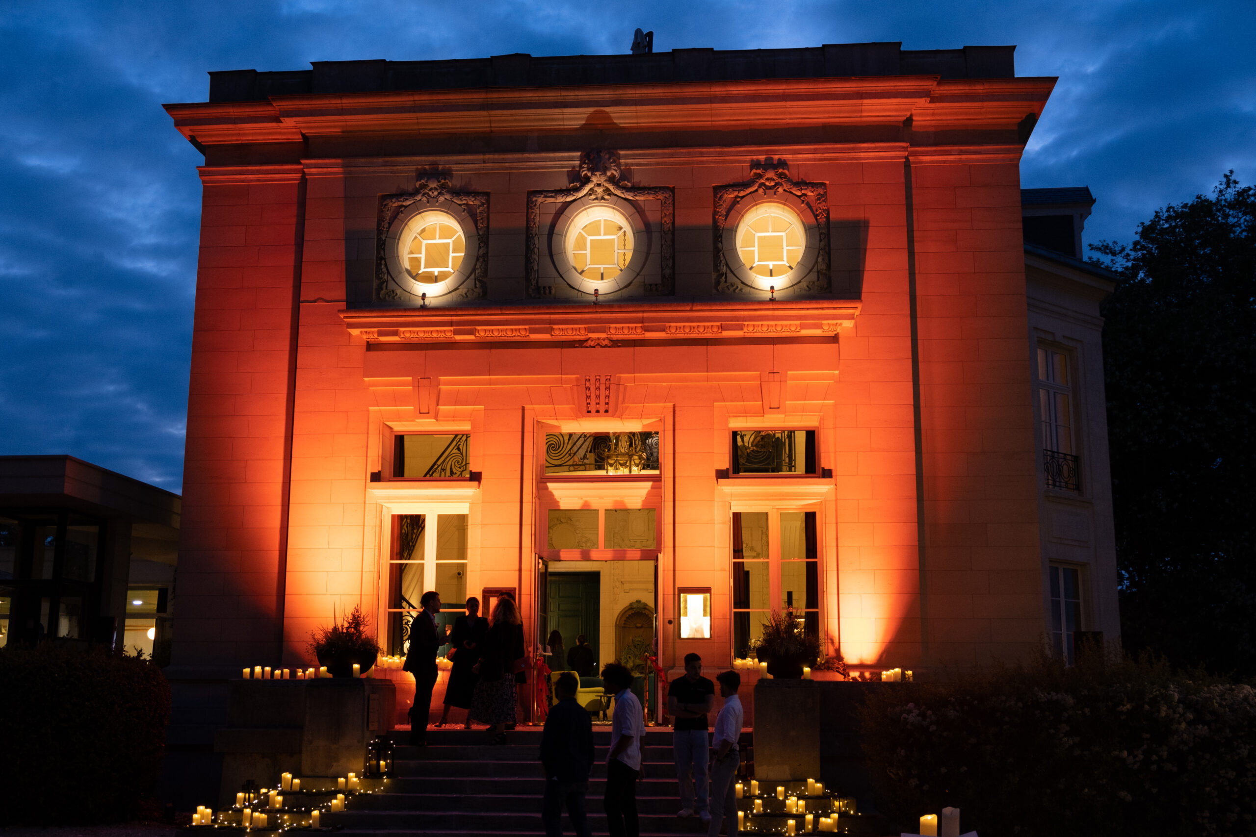 Architecture extérieure d'hôtel