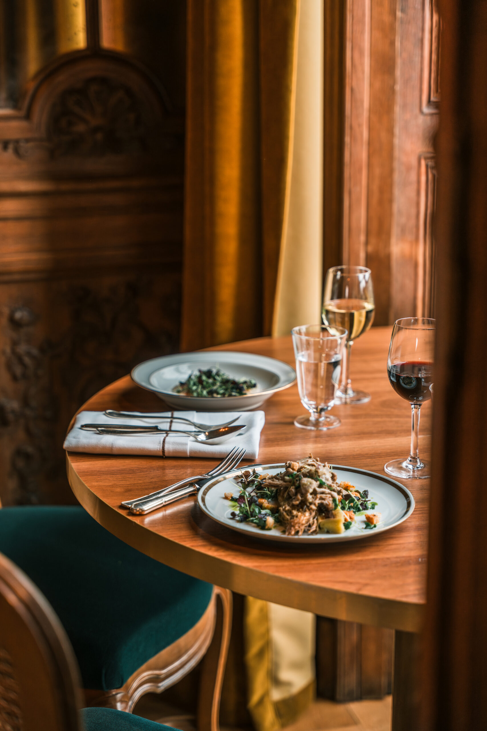 Moment de repas lifestyle au restaurant